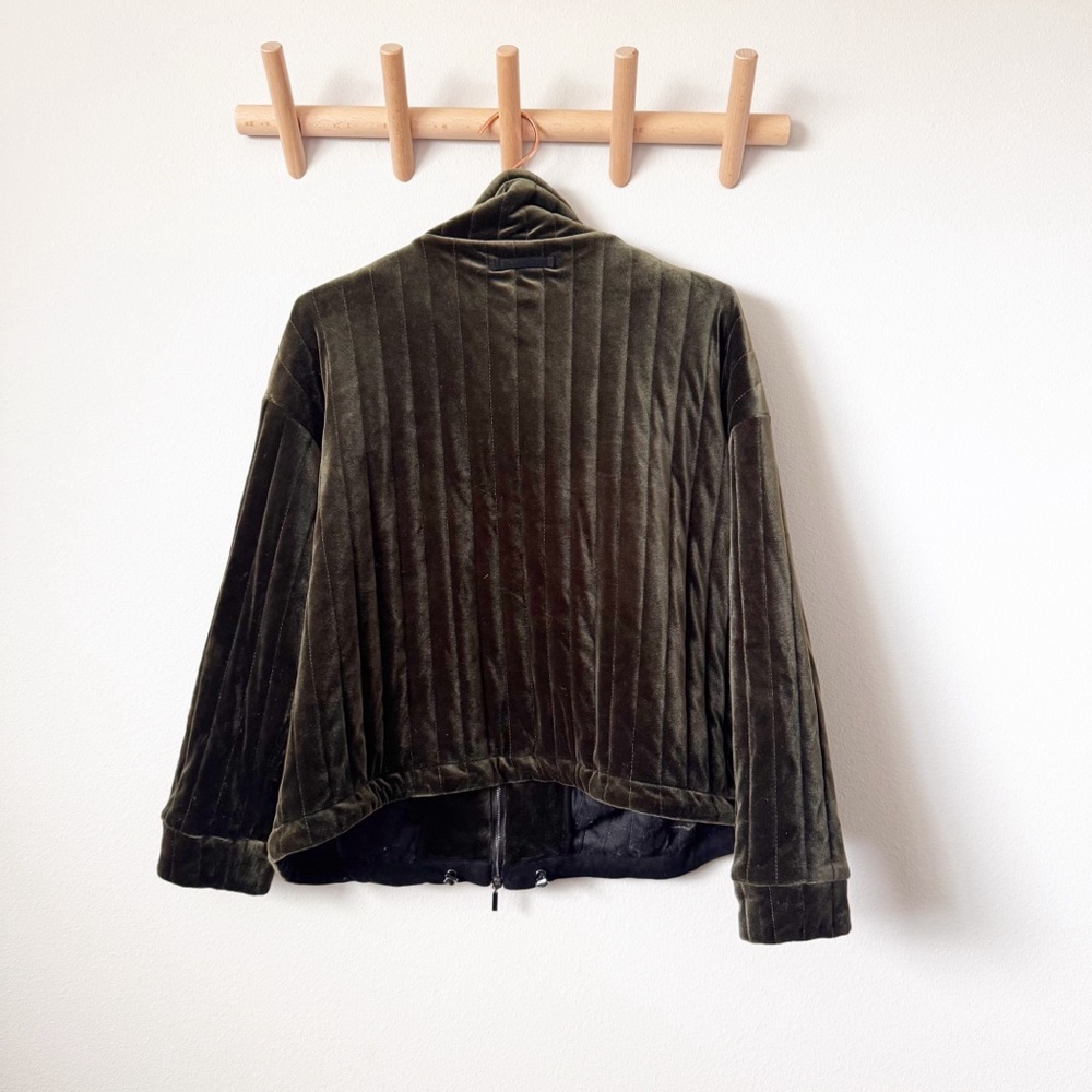 Lysse Shea Quilted Green Velvet Jacket - Picture 9 of 13